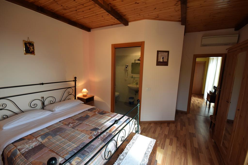 Agriturismo Al Rifugio Divino Belvedere Ostrense Exterior photo